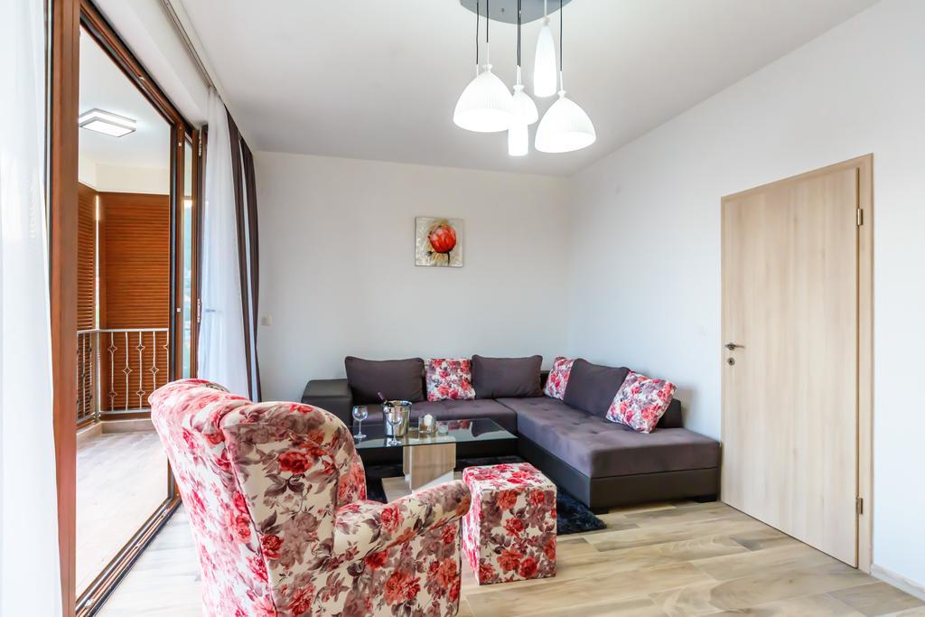Opium Mar Apartments Petrovac Exterior photo