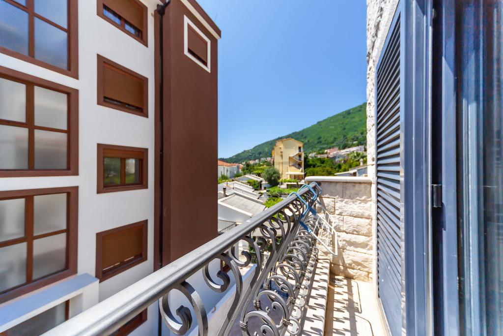 Opium Mar Apartments Petrovac Exterior photo