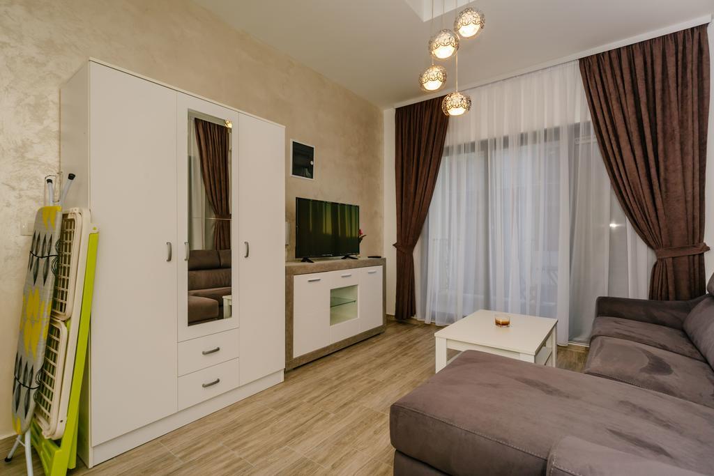 Opium Mar Apartments Petrovac Exterior photo