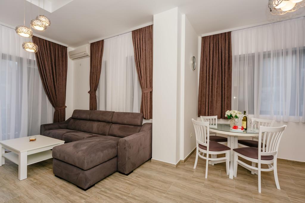 Opium Mar Apartments Petrovac Exterior photo