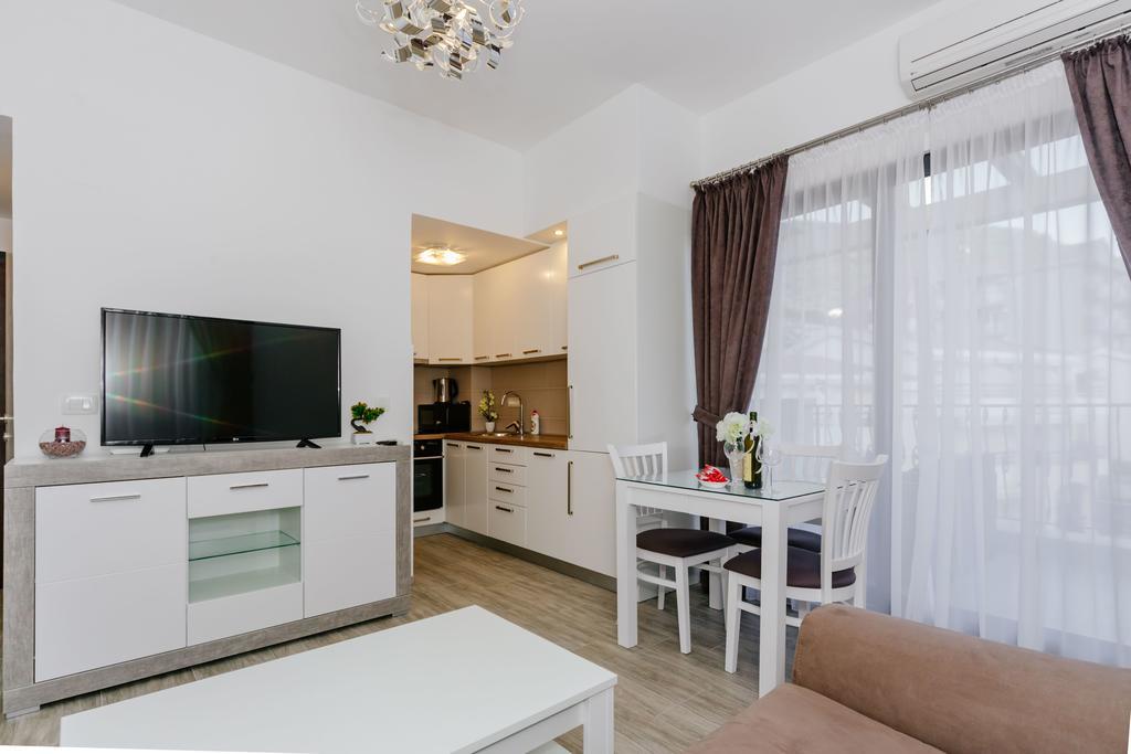 Opium Mar Apartments Petrovac Exterior photo