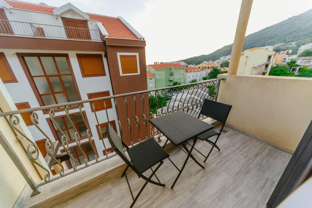 Opium Mar Apartments Petrovac Exterior photo