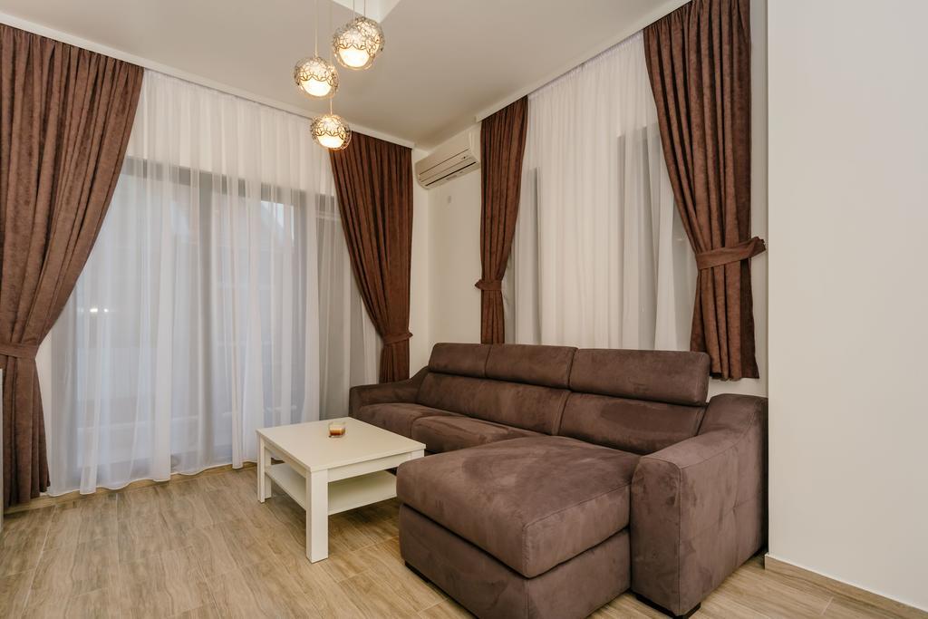 Opium Mar Apartments Petrovac Exterior photo