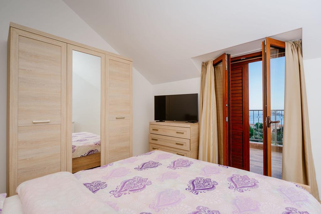 Opium Mar Apartments Petrovac Exterior photo