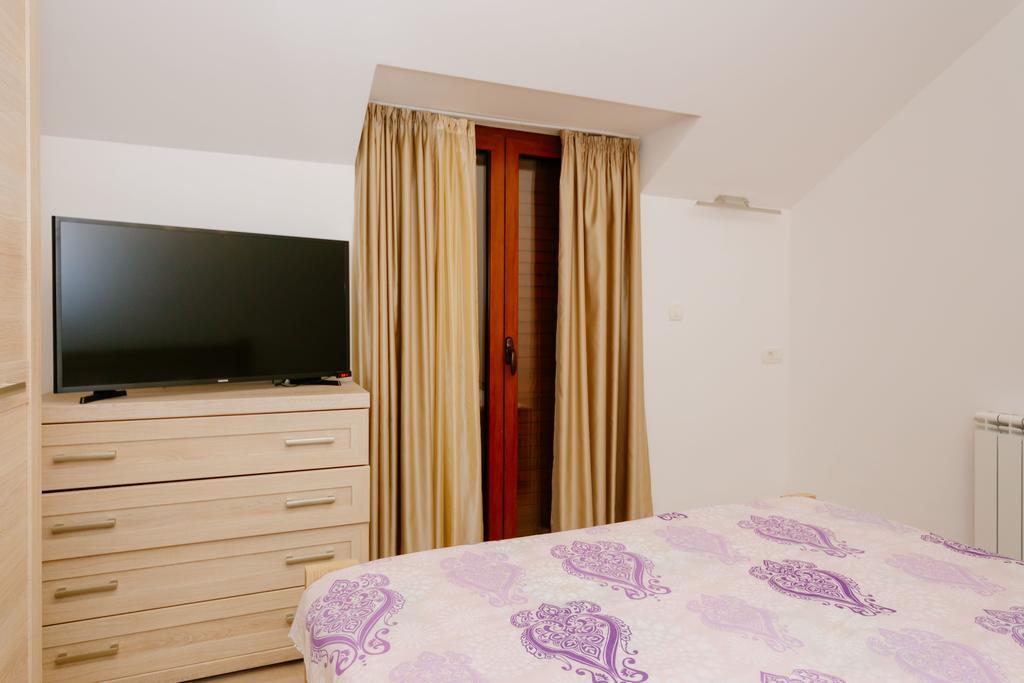 Opium Mar Apartments Petrovac Exterior photo